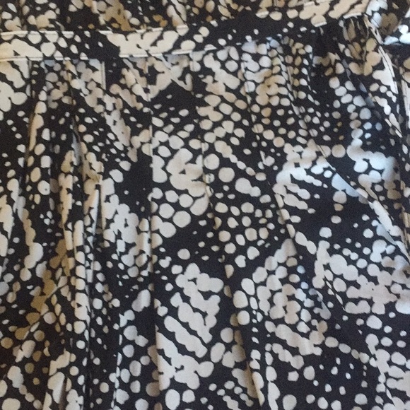 Alfani top, black and white pattern - Picture 6 of 6